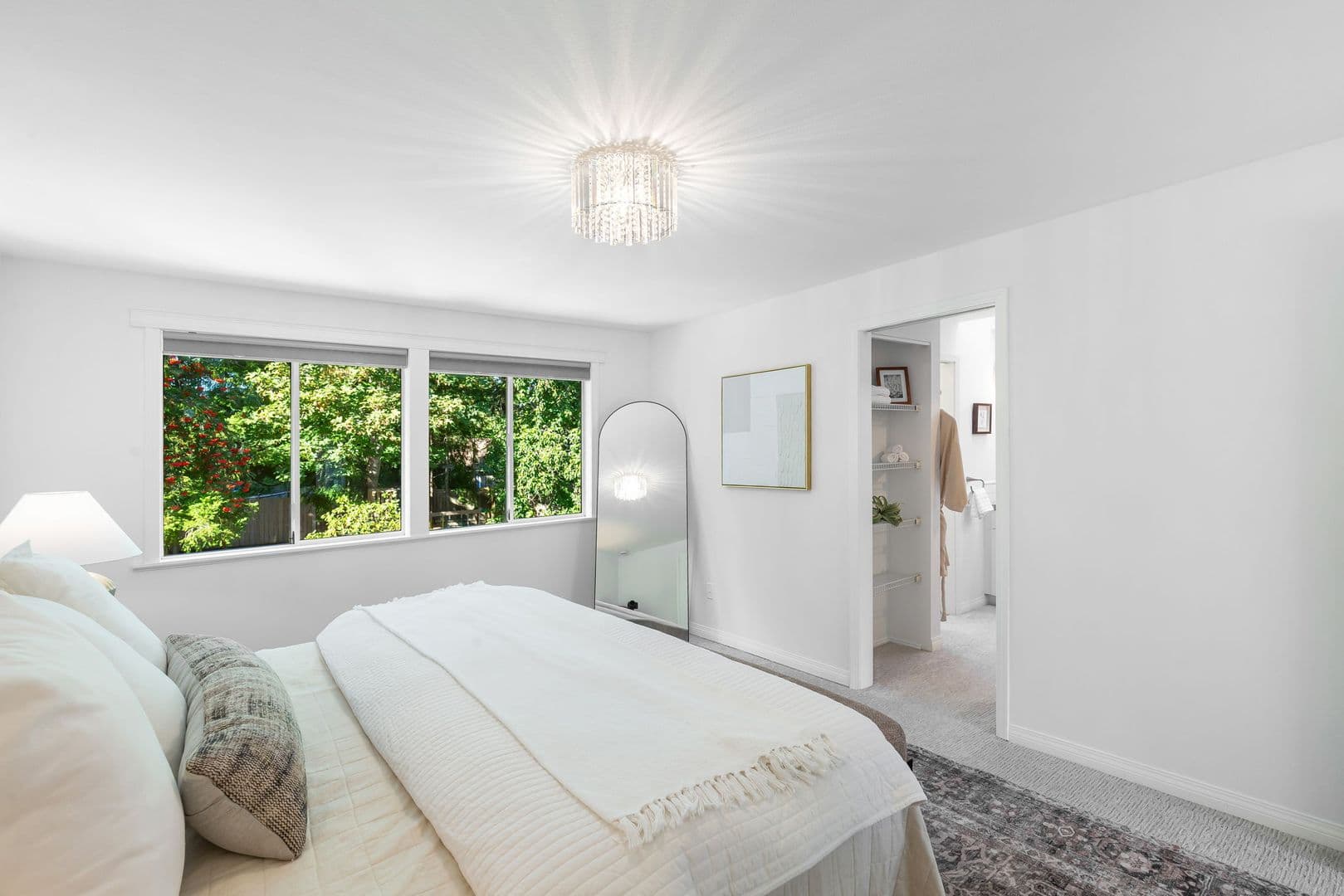 Issaquah House: 24020 SE 42nd St