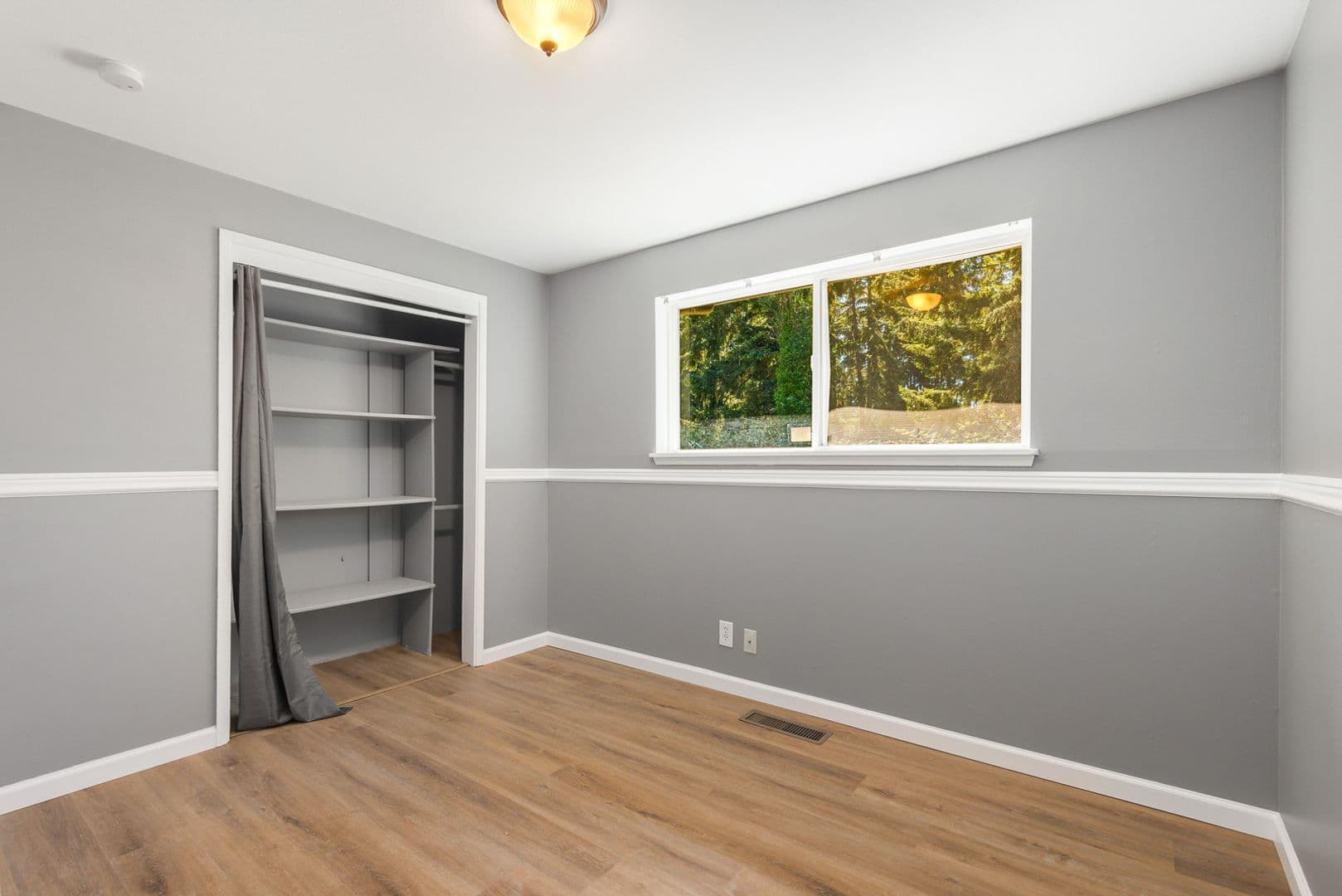 Lynnwood House: 19404 74th Avenue W