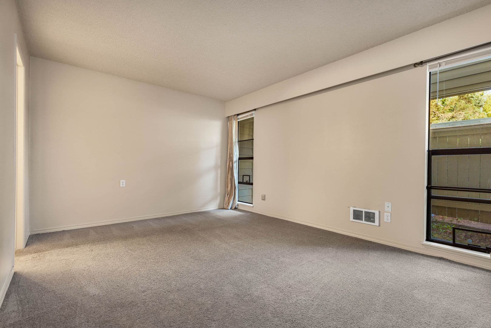 Redmond Condo: 8851 166th Avenue NE
