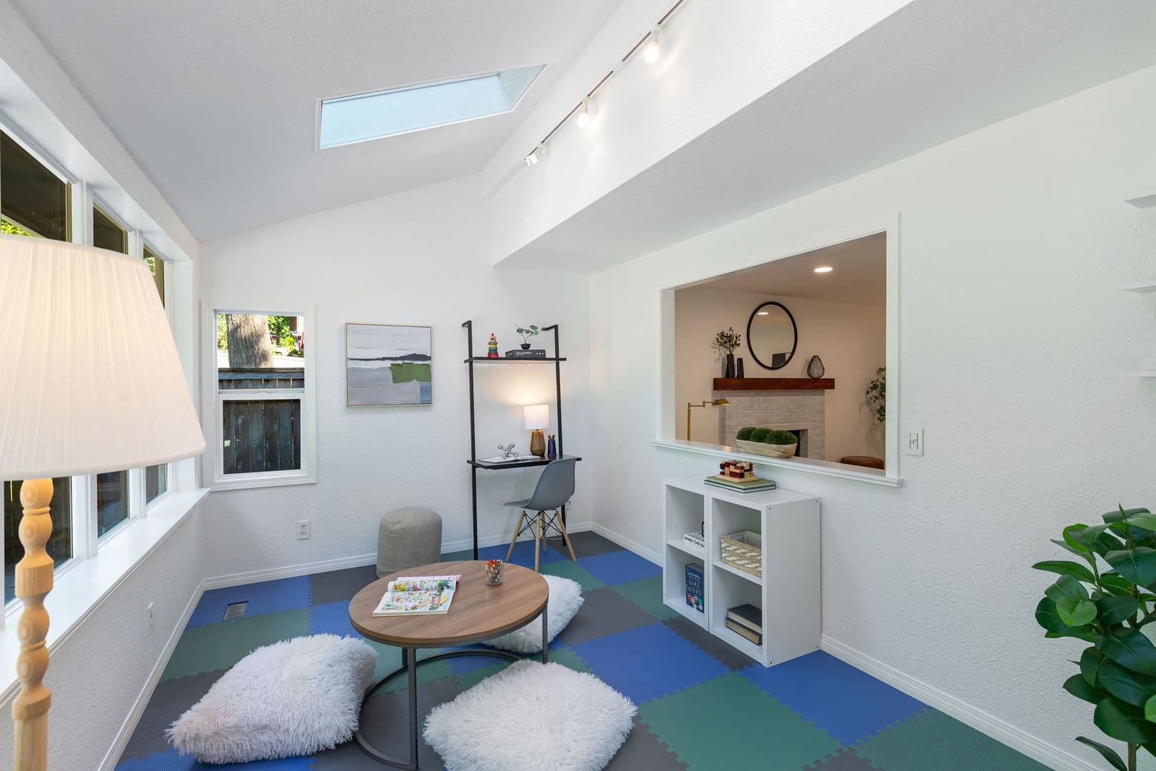 Issaquah House: 24020 SE 42nd St