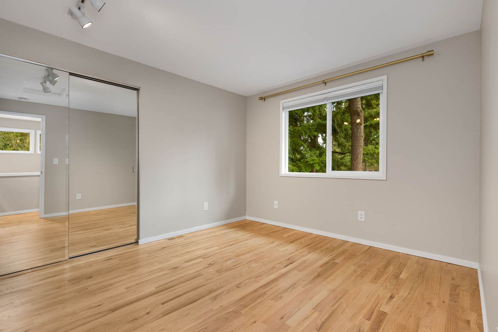 Kirkland House: 11402 NE 103rd St