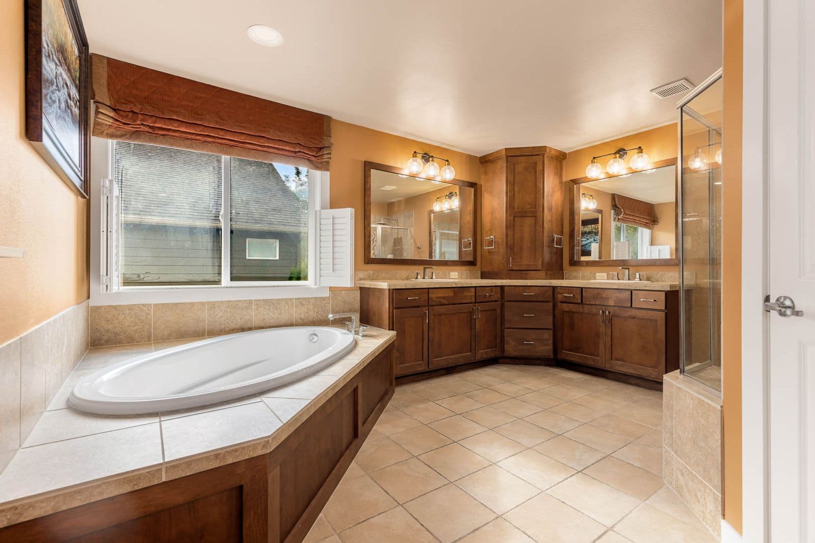 Snoqualmie House: 34229 SE Elm ST