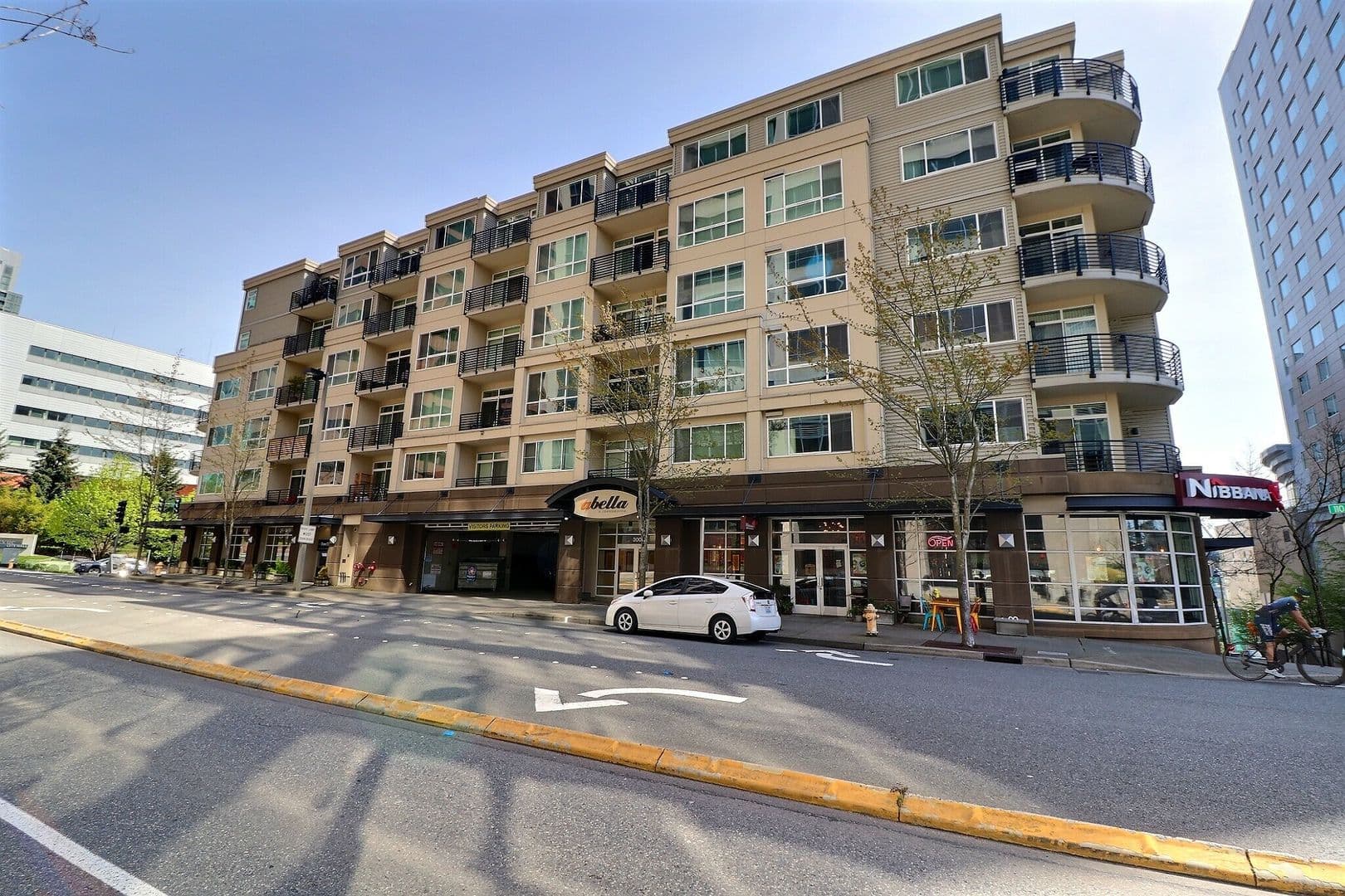 Bellevue Condo: 300 110th Avenue NE