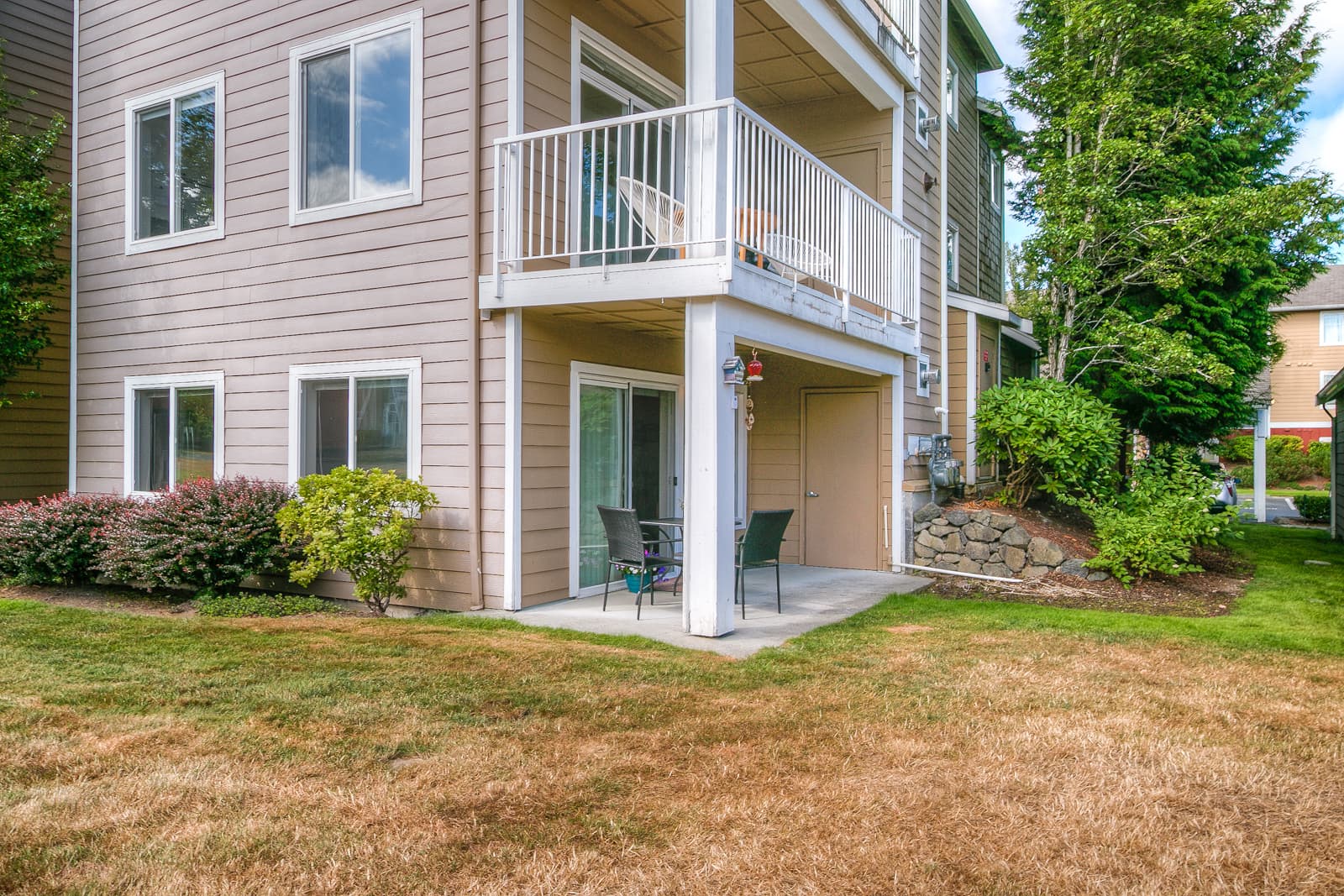 Sammamish Condo: 710 240th Way SE