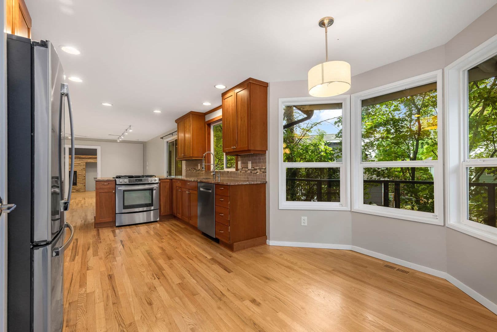 Kirkland House: 11402 NE 103rd St