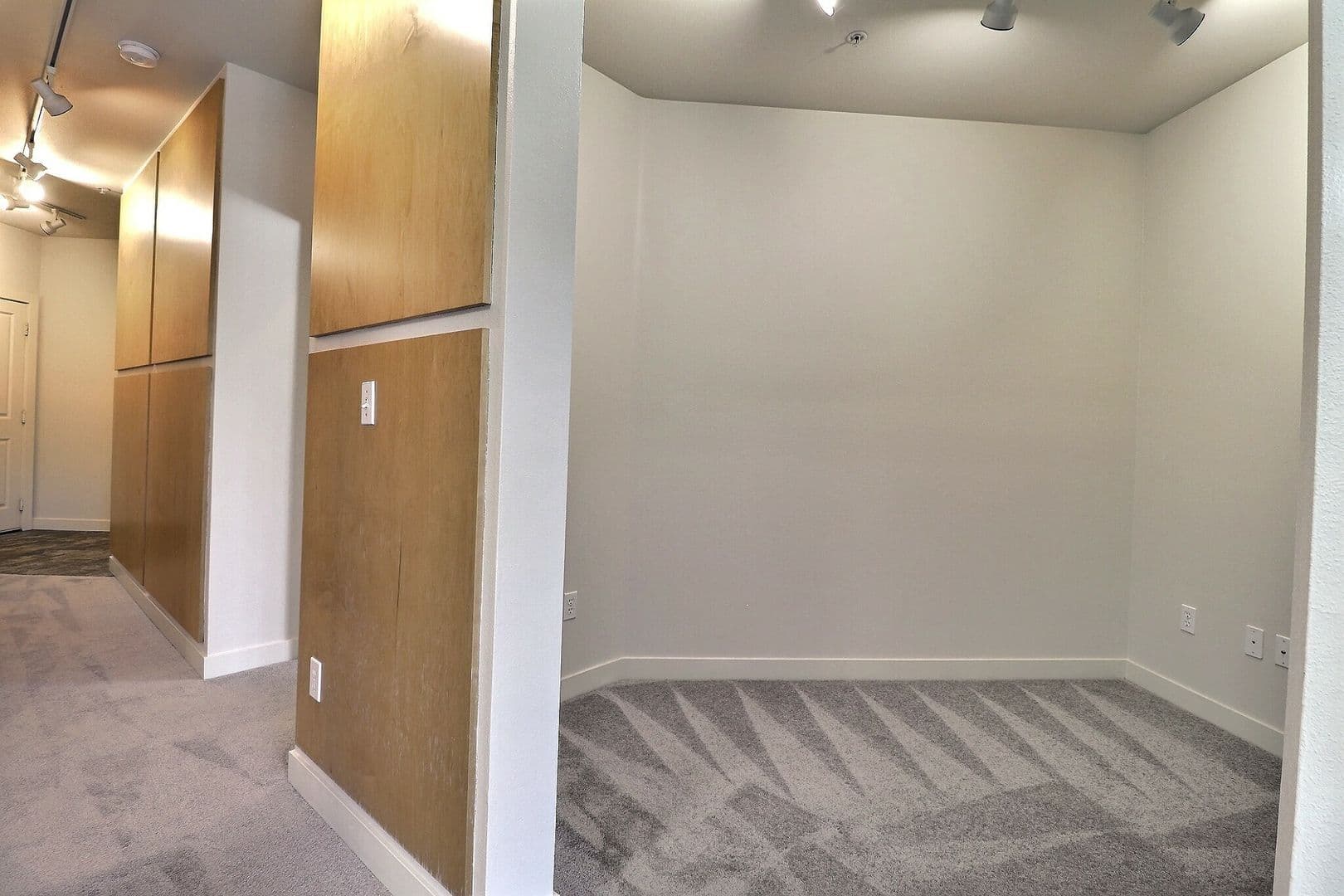 Bellevue Condo: 300 110th Avenue NE