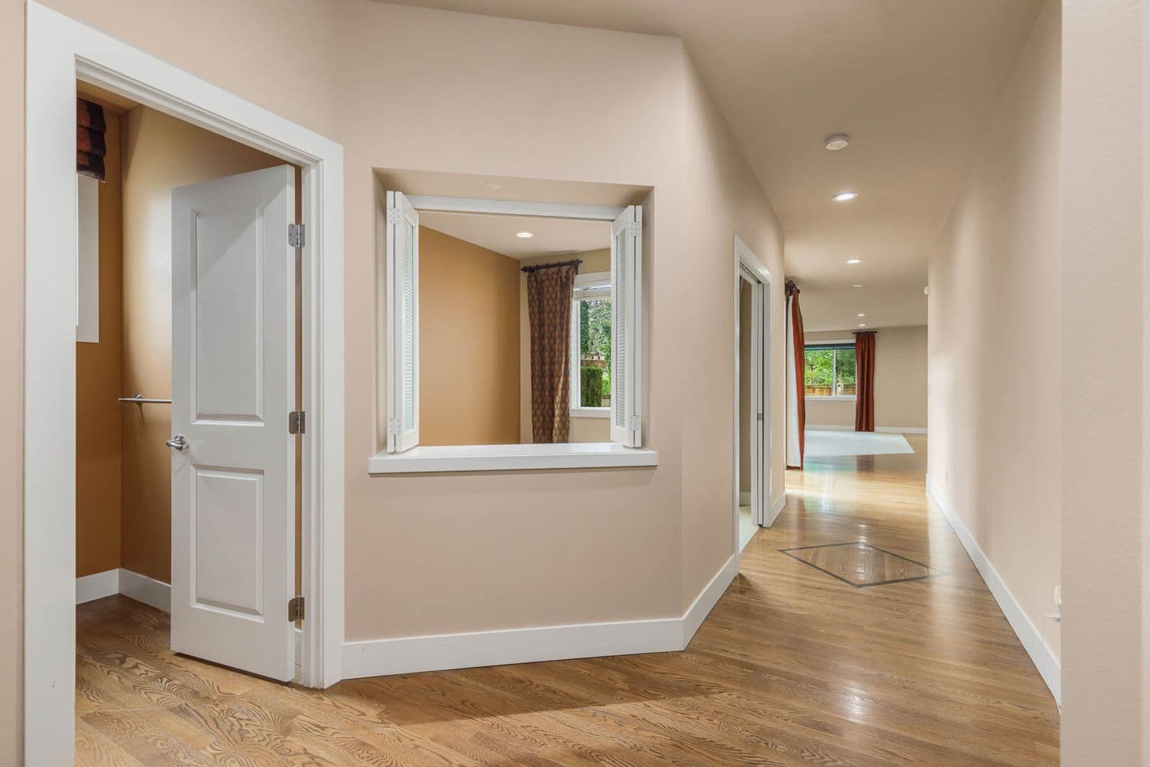 Snoqualmie House: 34229 SE Elm ST
