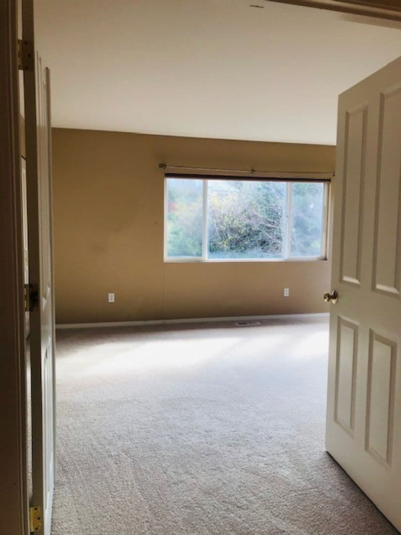 Sammamish House: 24043 Southeast 12th Place