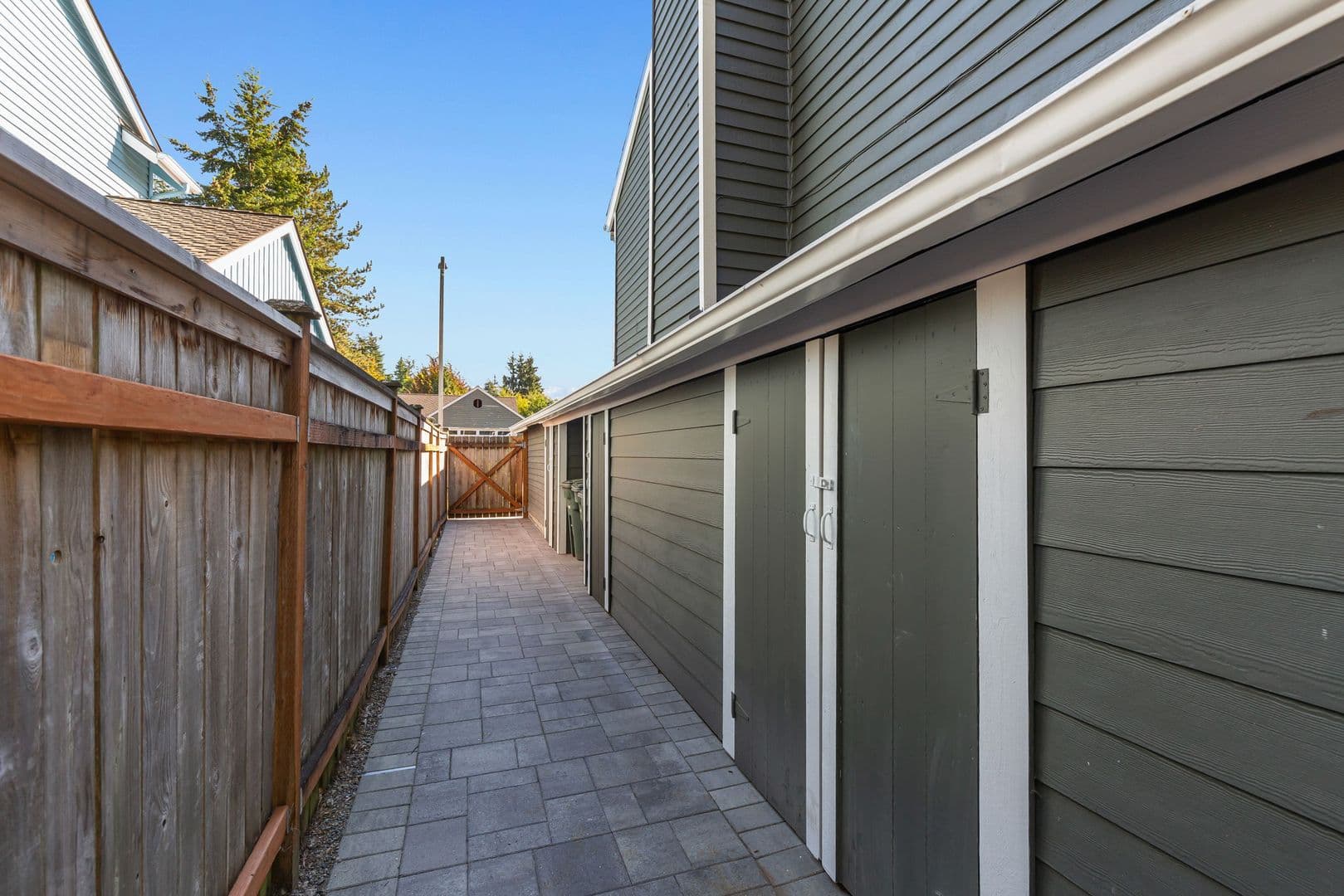 Issaquah House: 24020 SE 42nd St
