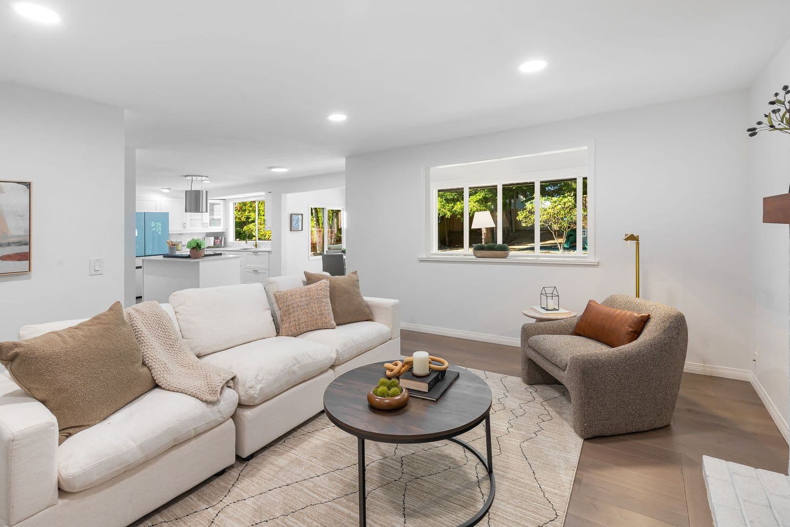 Issaquah House: 24020 SE 42nd St