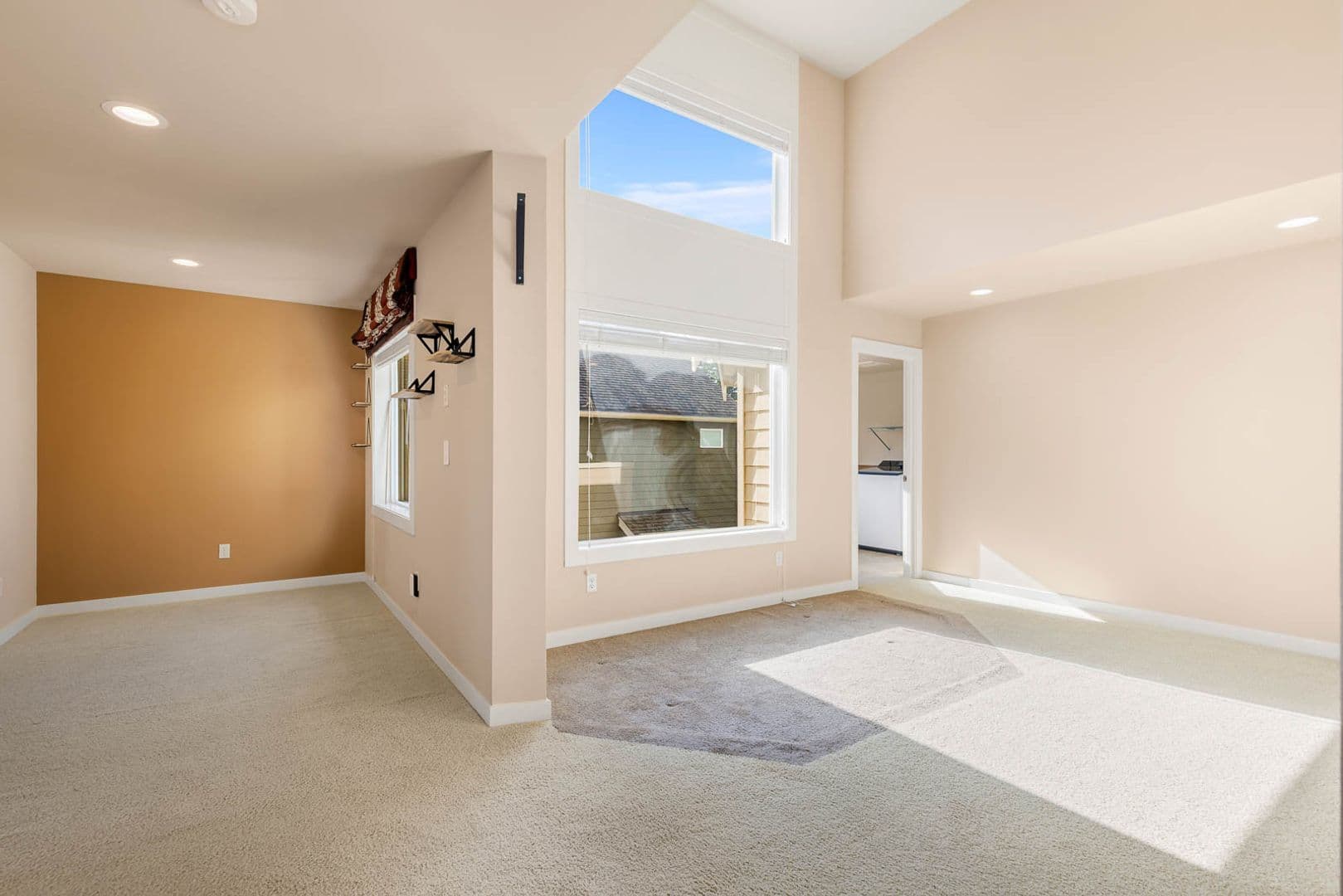 Snoqualmie House: 34229 SE Elm ST
