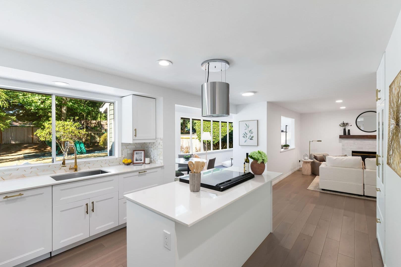 Issaquah House: 24020 SE 42nd St