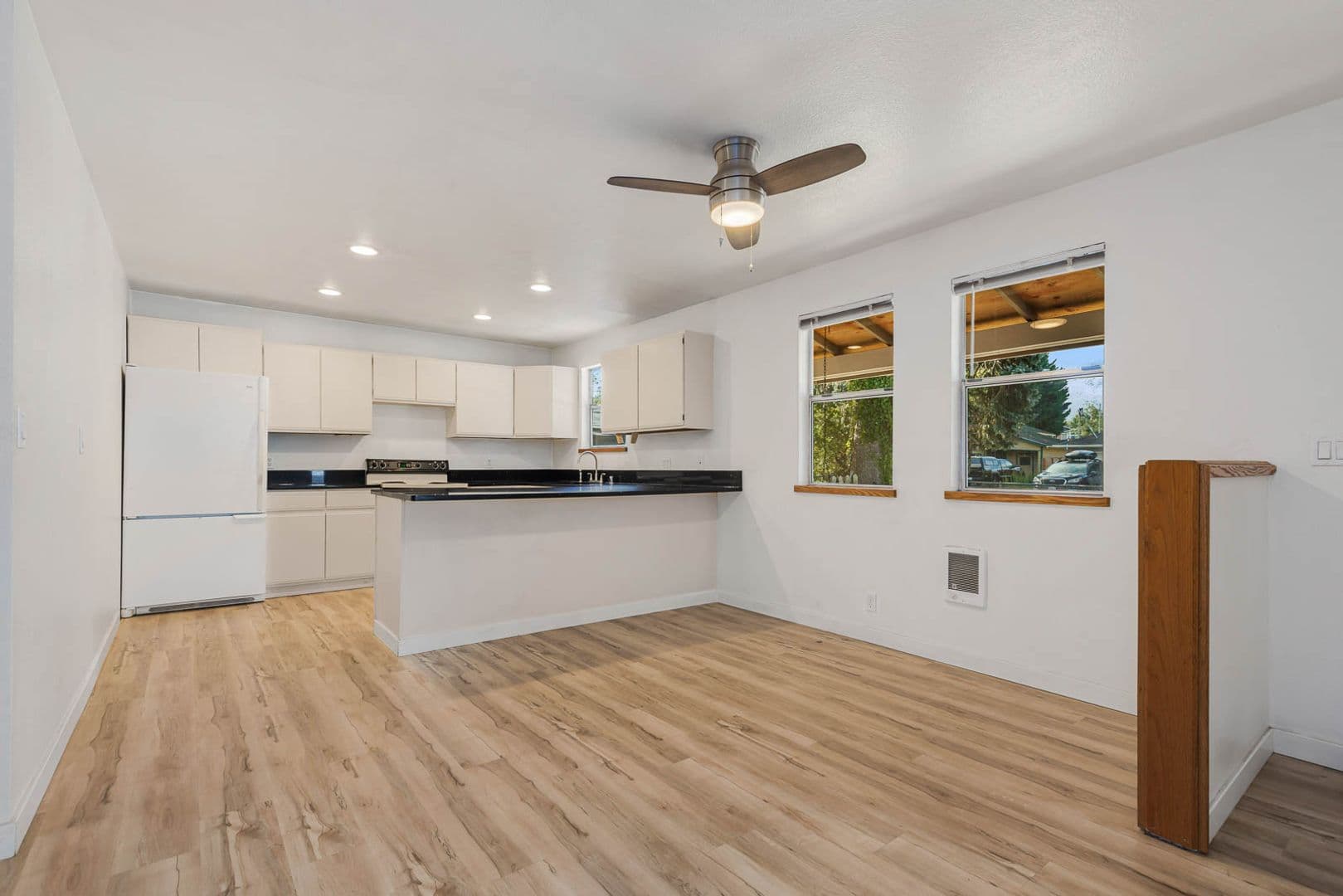 North Bend House: 328 E 2nd St