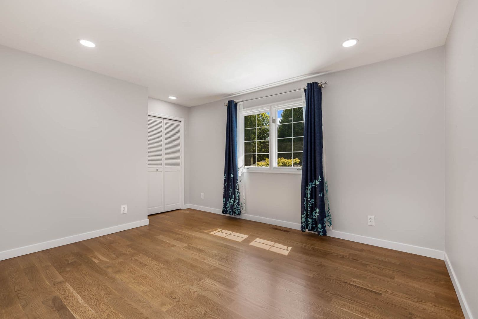 Sammamish House: 3840 206th Pl NE