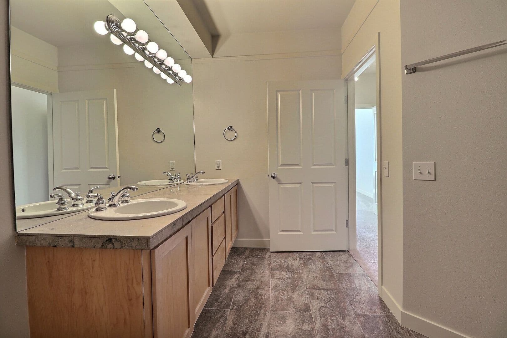 Bellevue Condo: 300 110th Avenue NE
