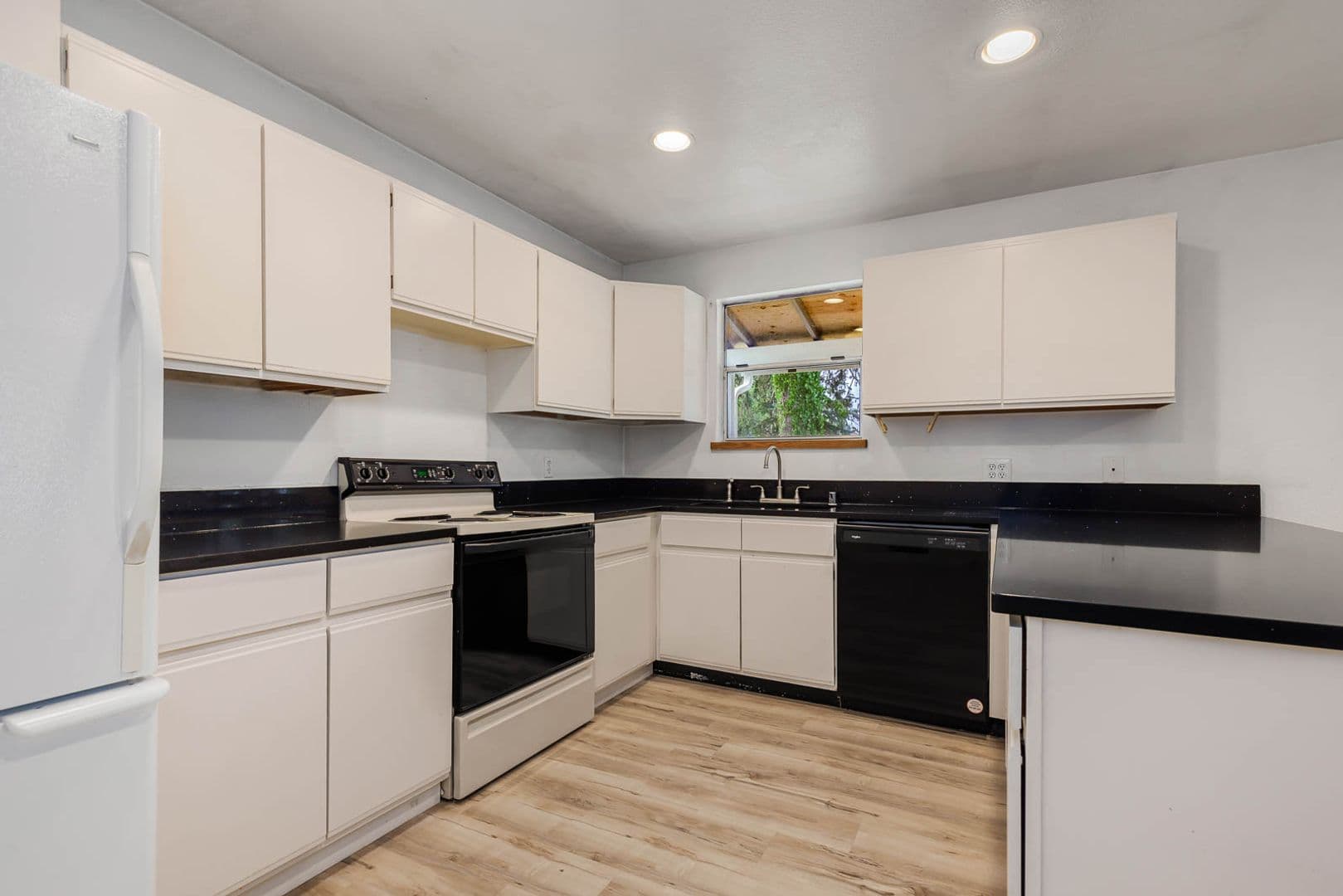 North Bend House: 328 E 2nd St