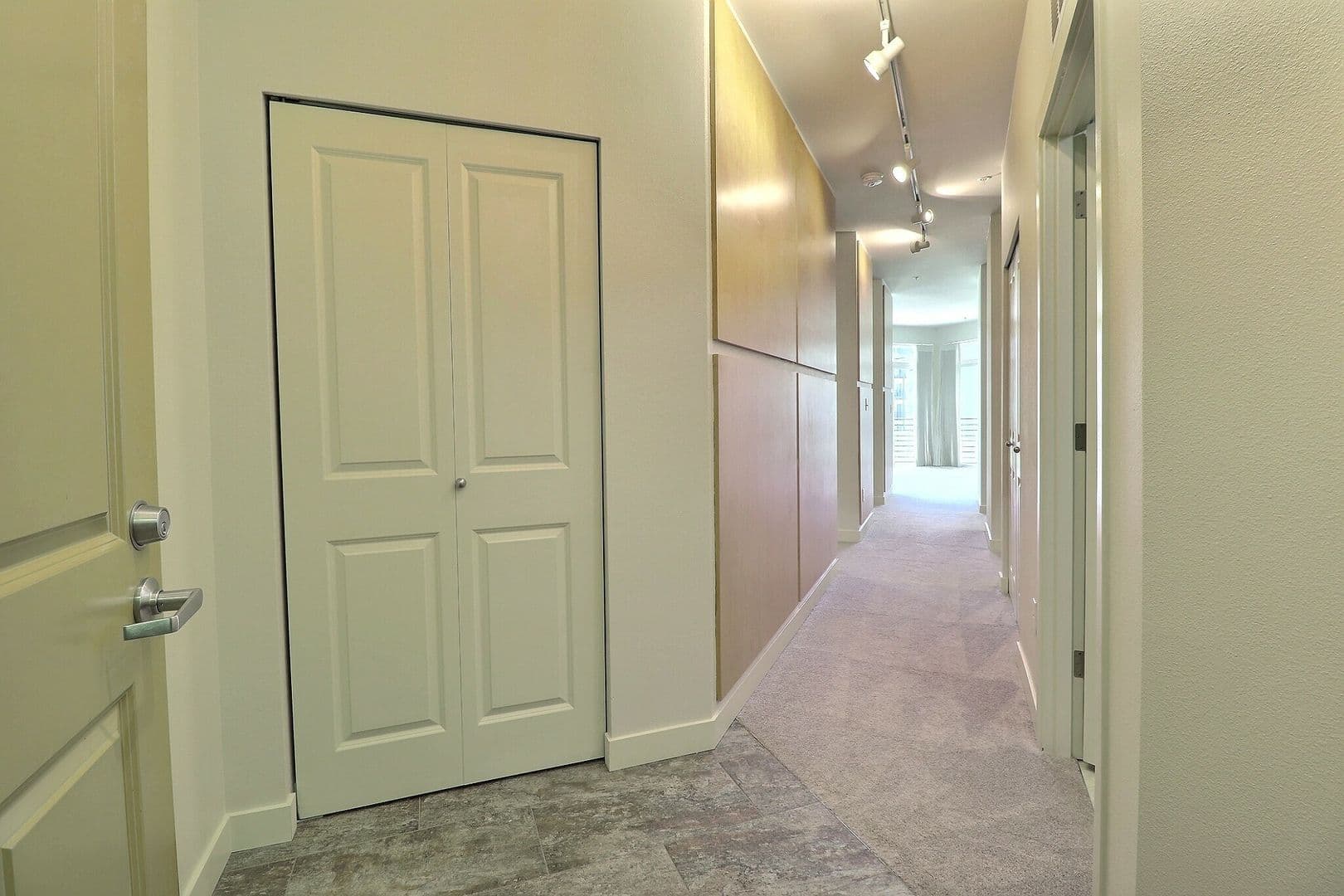 Bellevue Condo: 300 110th Avenue NE