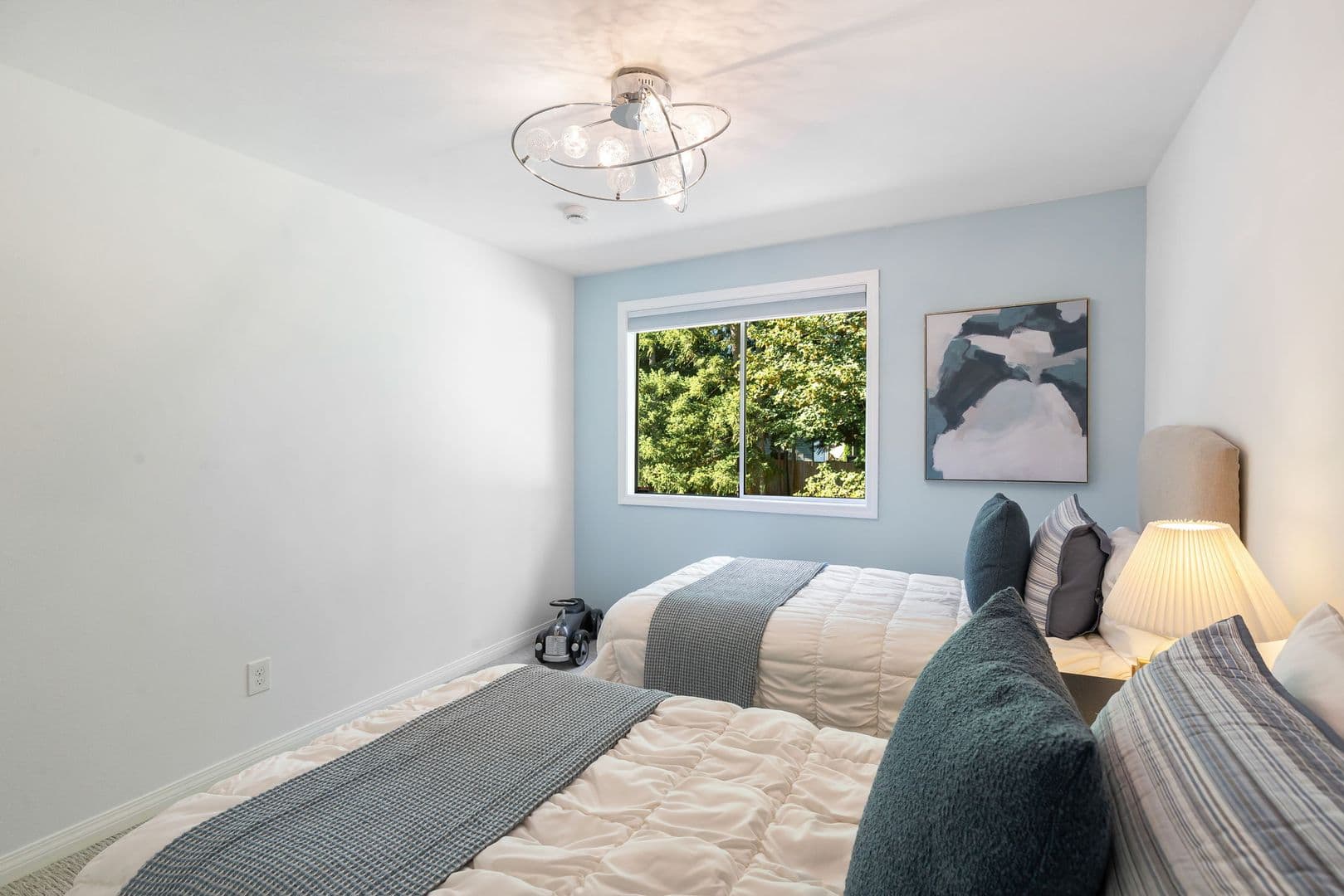 Issaquah House: 24020 SE 42nd St