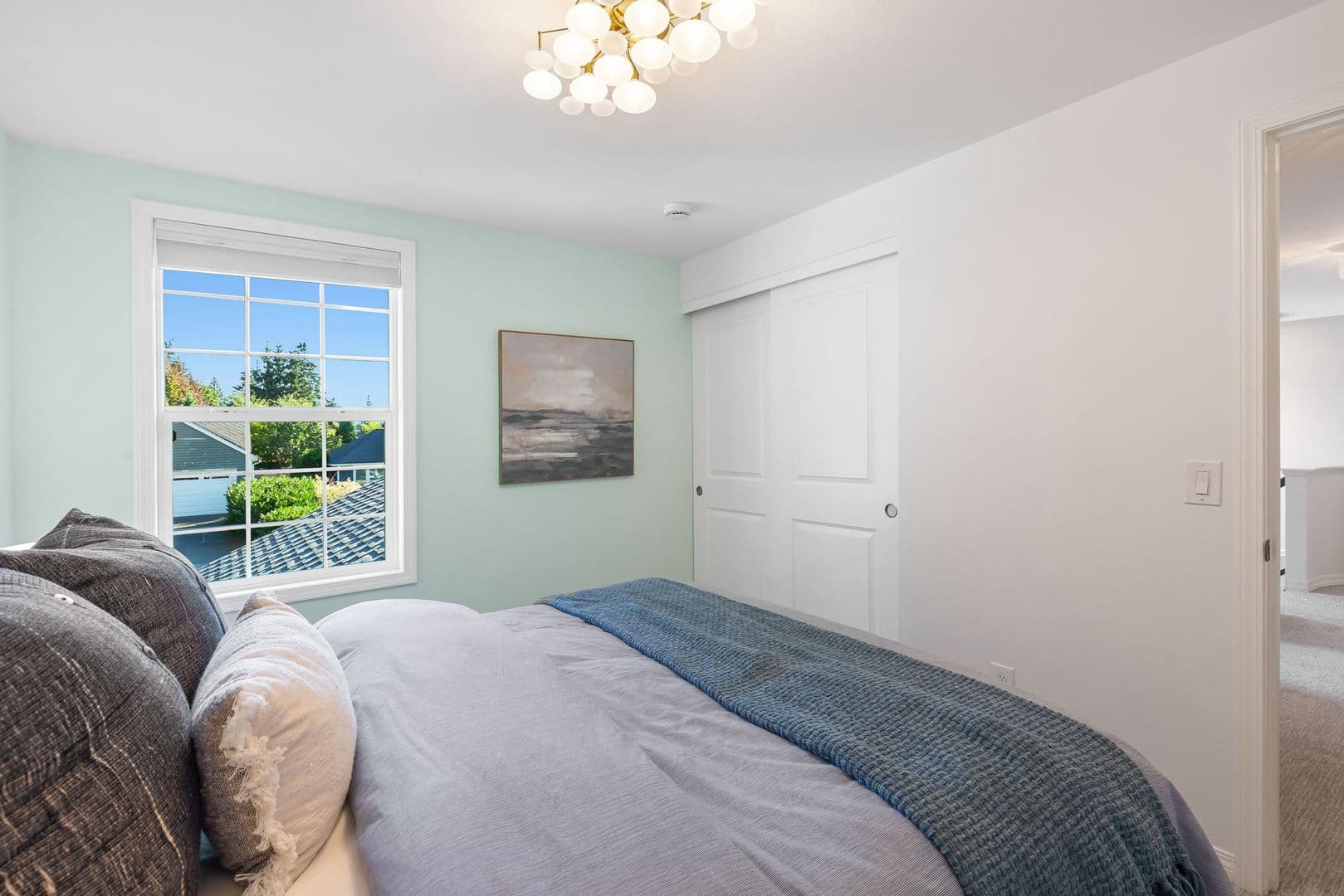 Issaquah House: 24020 SE 42nd St