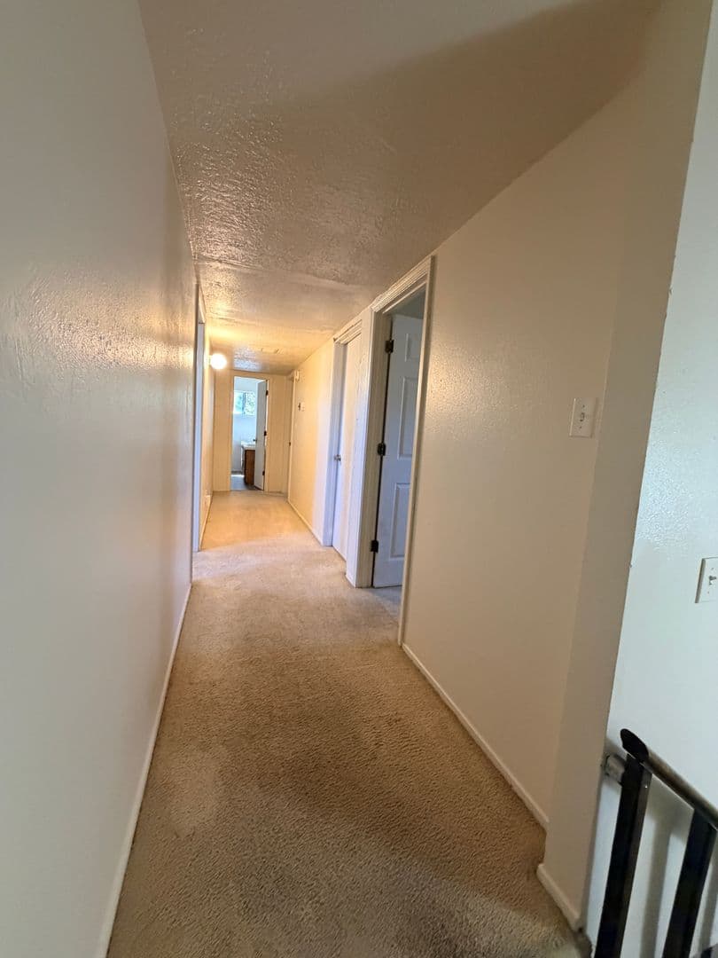 Farmington House: 1002 Delhi Terrace