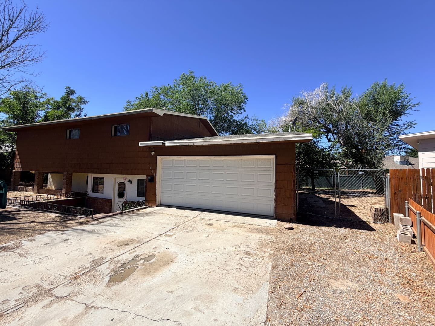 Farmington House: 1002 Delhi Terrace