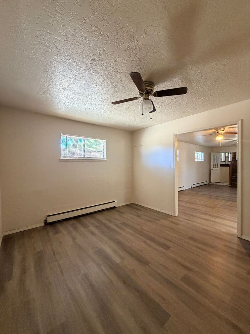 Farmington House: 1002 Delhi Terrace