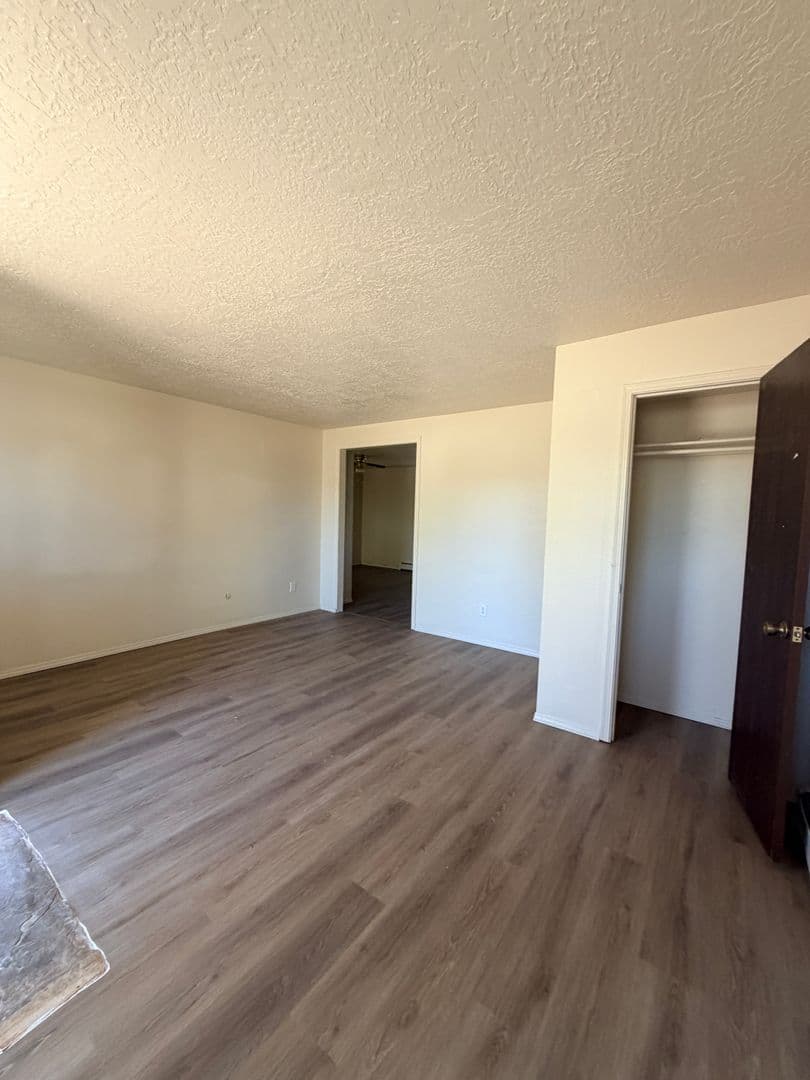 Farmington House: 1002 Delhi Terrace