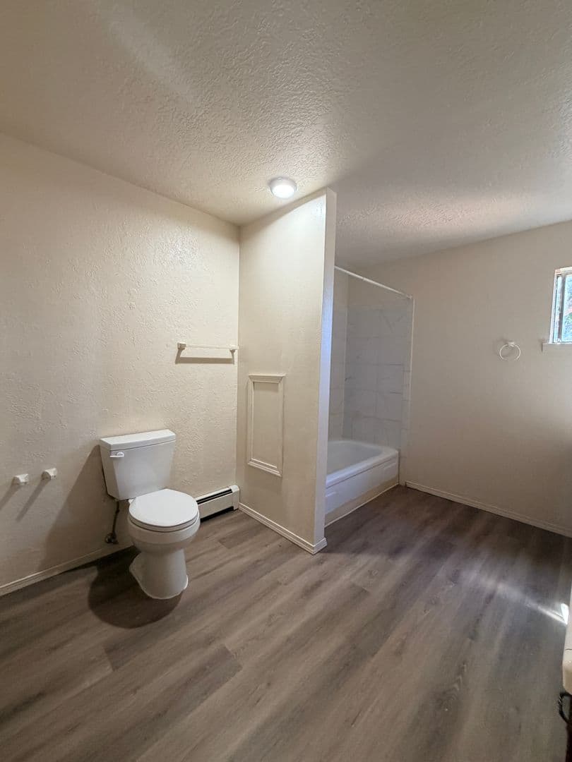 Farmington House: 1002 Delhi Terrace