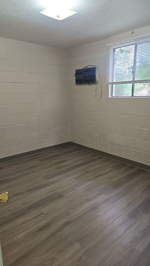 Farmington Apartment: 510 N Wall Ave