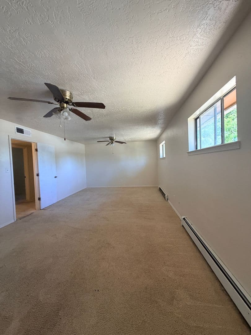Farmington House: 1002 Delhi Terrace