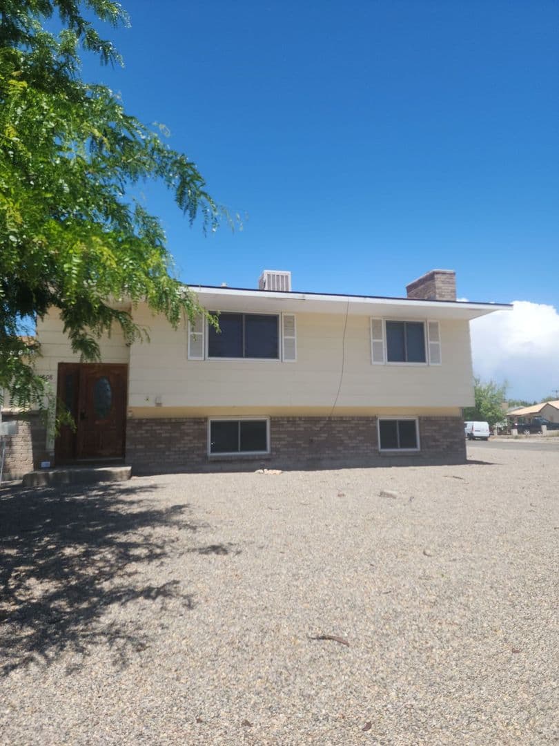 Farmington House: 1808 Camino Rio