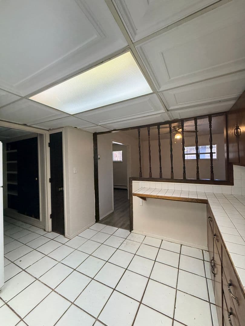 Farmington House: 1002 Delhi Terrace