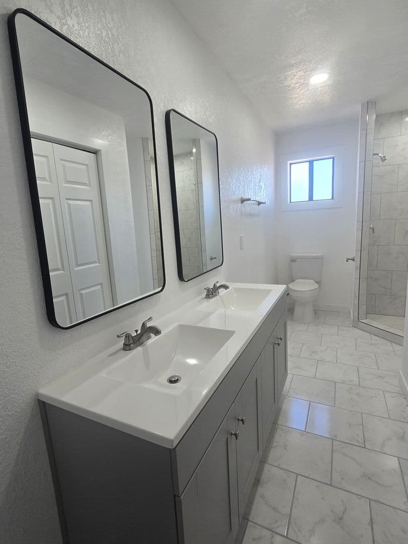 Farmington House: 601 La Canada