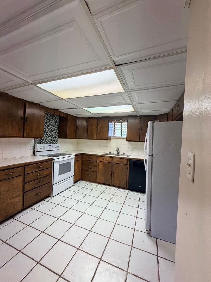 Farmington House: 1002 Delhi Terrace