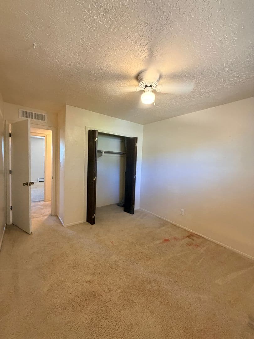 Farmington House: 1002 Delhi Terrace
