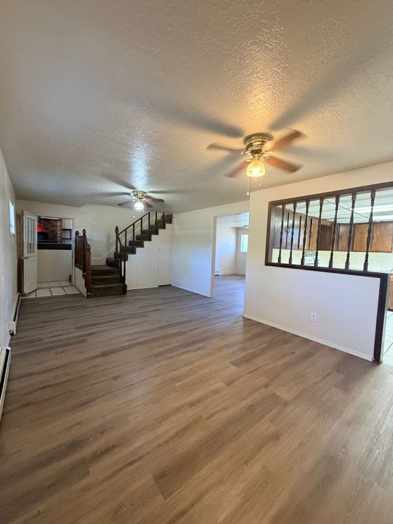 Farmington House: 1002 Delhi Terrace