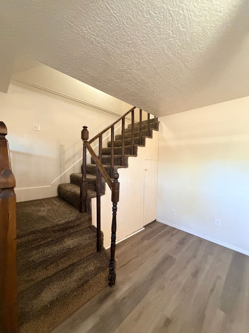 Farmington House: 1002 Delhi Terrace