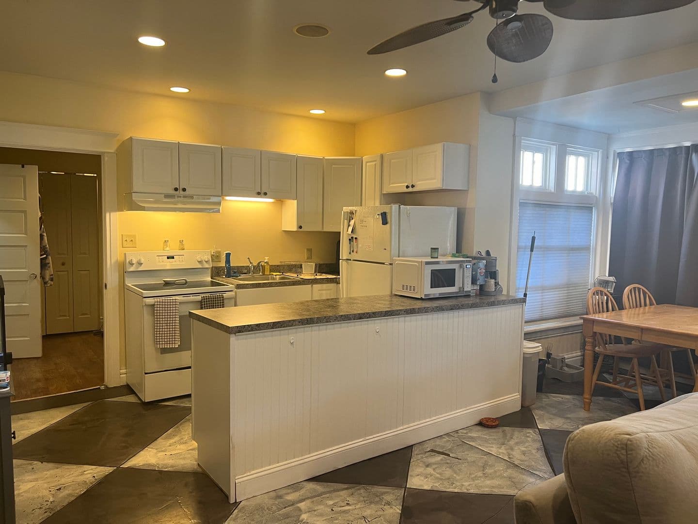 lemoyne Apartment: 325 Hummel Ave