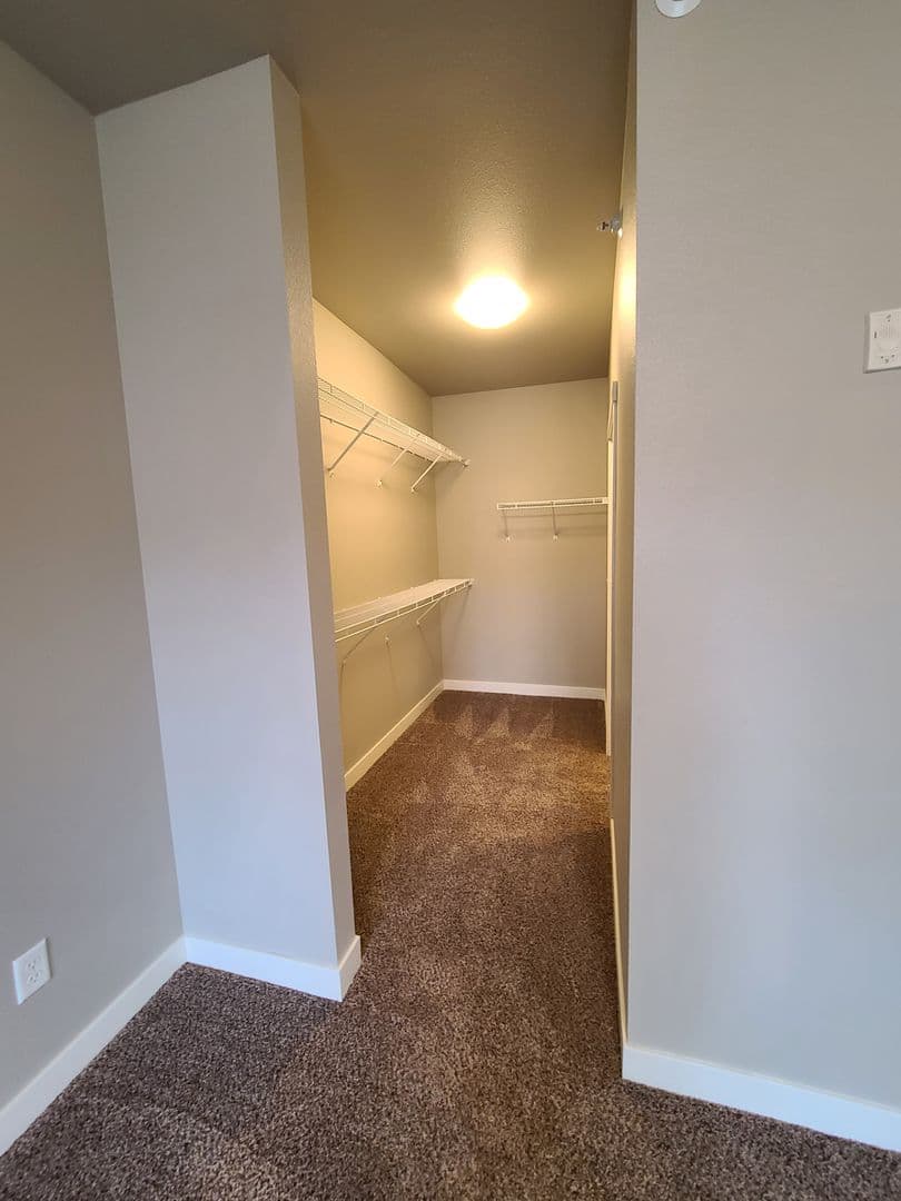 Fargo Apartment: 1632 51st St S