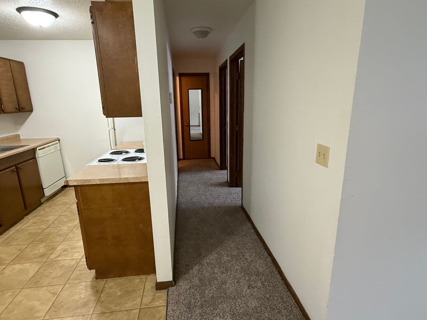 Moorhead Apartment: 1208 27th Ave S