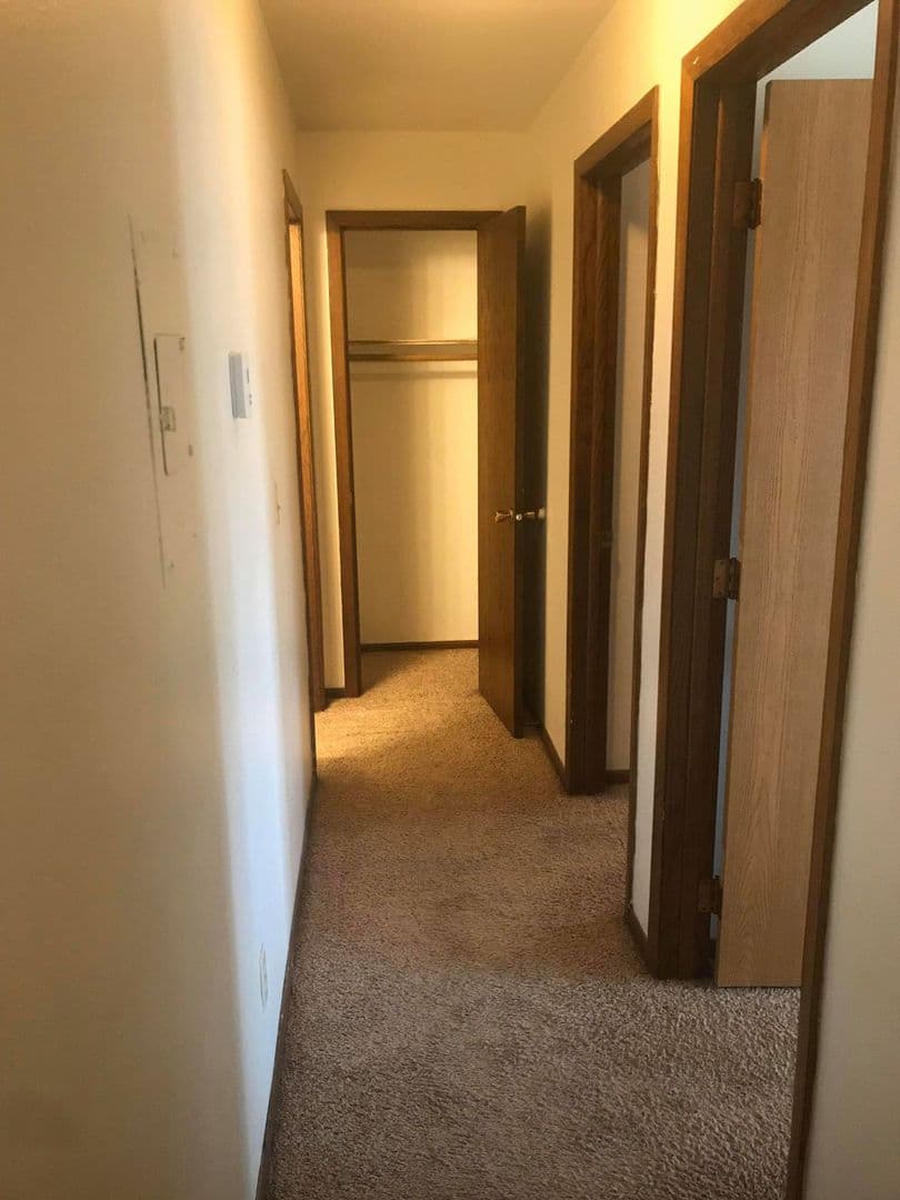 Moorhead Apartment: 1206 27th Ave S