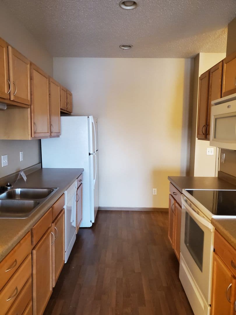 Fargo Apartment: 4955 17th Ave S