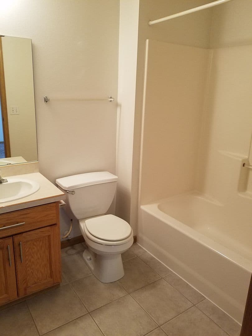 Fargo Apartment: 5002 16th Ave S