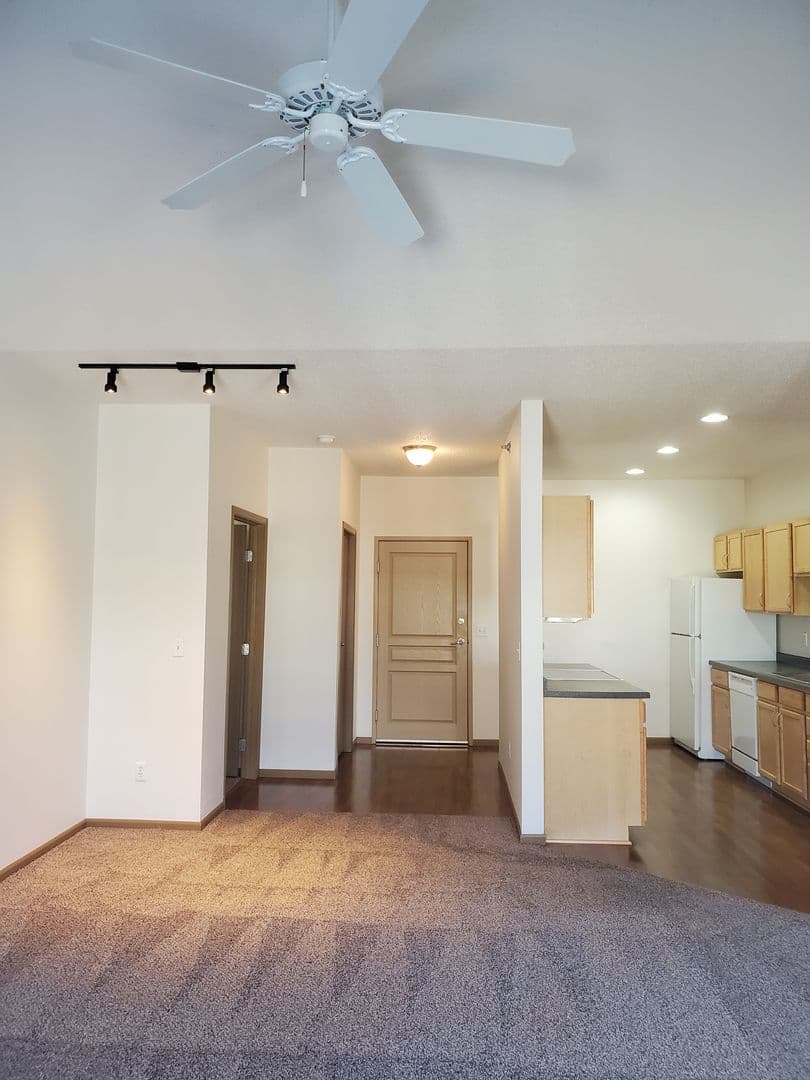 Fargo Apartment: 4955 17th Ave S