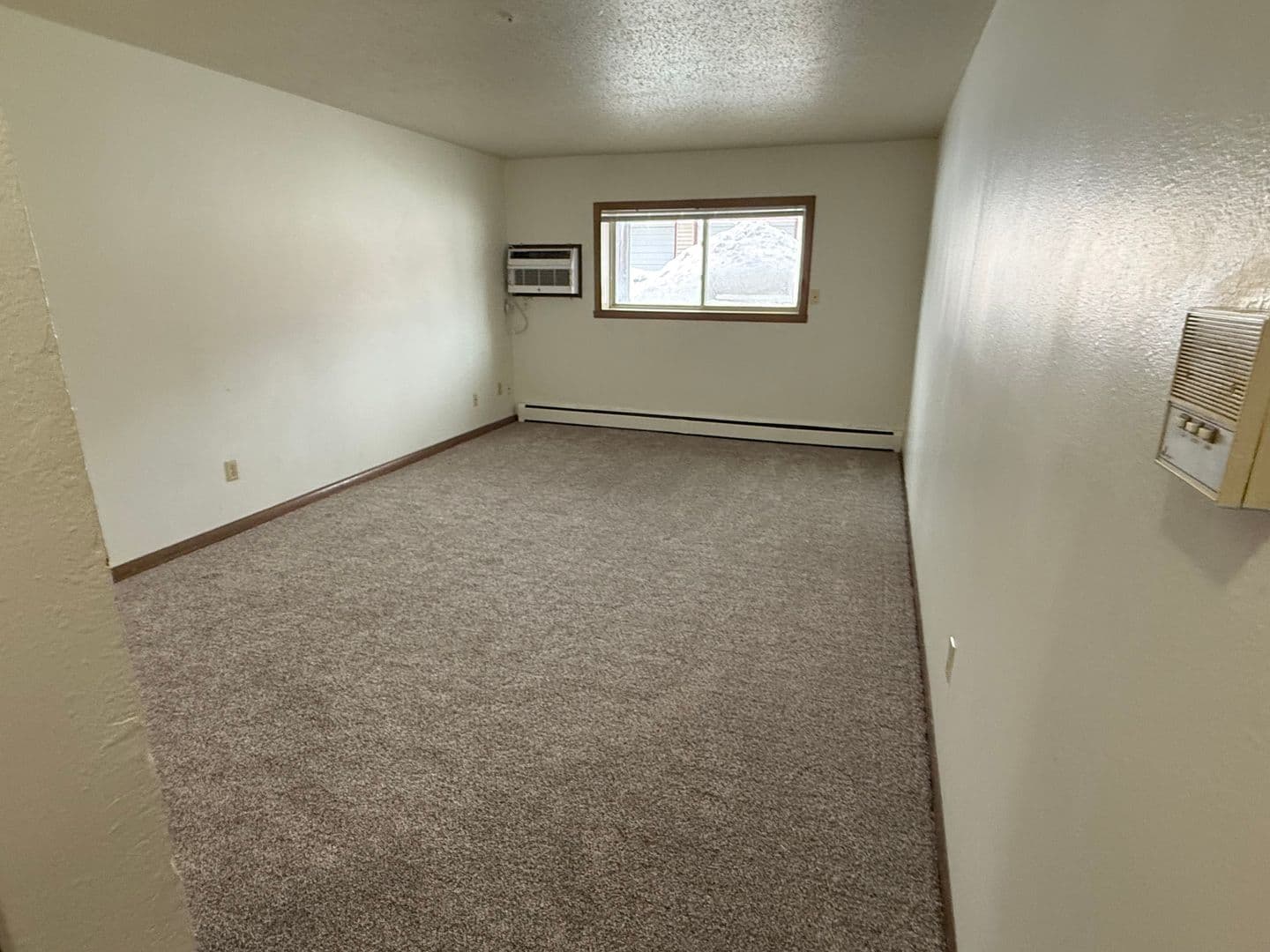 Moorhead Apartment: 1208 27th Ave S