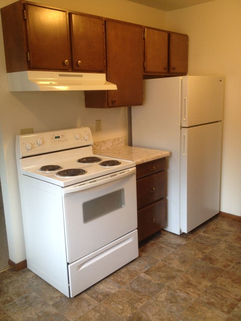 Moorhead Apartment: 1206 27th Ave S