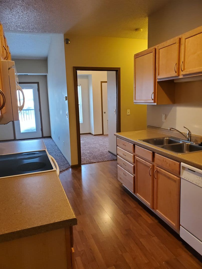 Fargo Apartment: 4955 17th Ave S