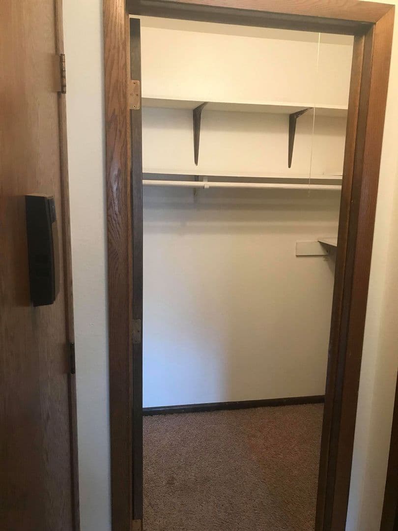 Moorhead Apartment: 1206 27th Ave S