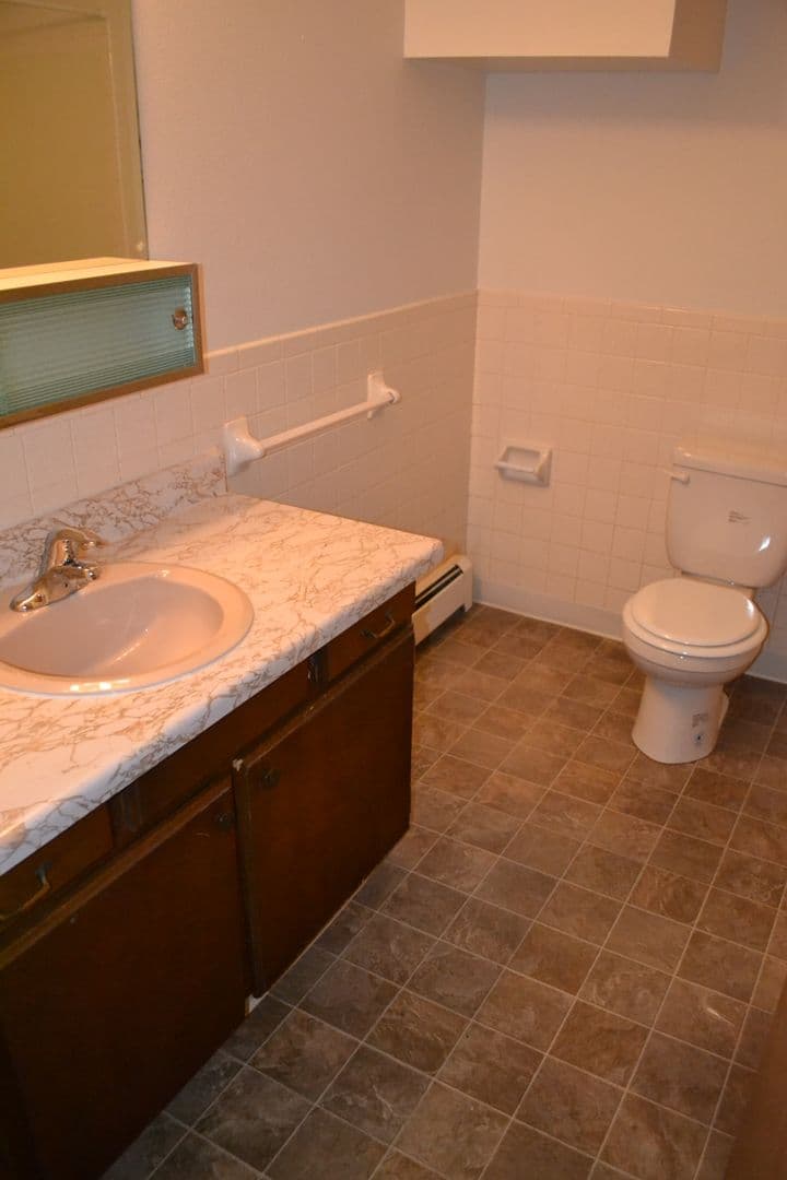 Moorhead Apartment: 1206 27th Ave S