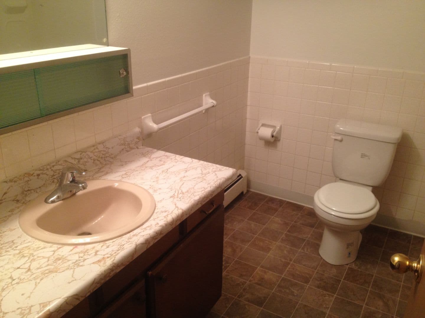 Moorhead Apartment: 1206 27th Ave S
